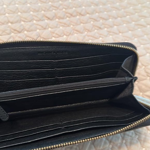 Michael Kors wallet - Picture 3 of 3